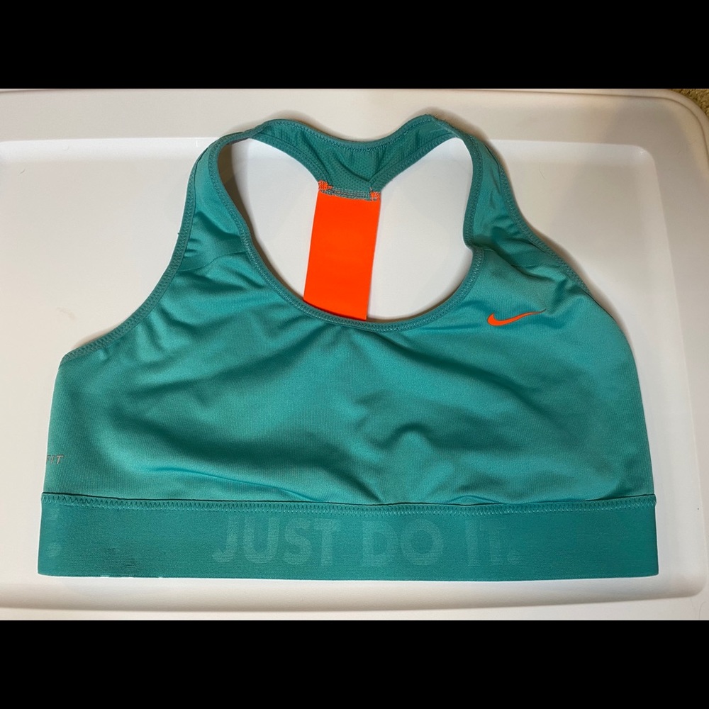 LIKE NEW NIKE SPORTS BRA